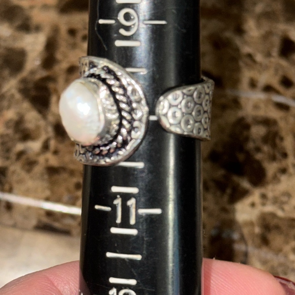 Silver Pearl Band Ring - Picture 7 of 7
